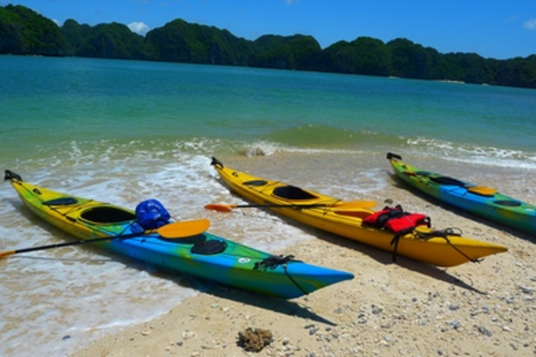 Hạ Long Kayaking